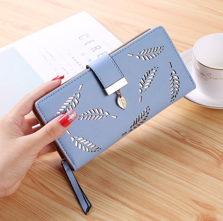 L’Essence Végétale - Portefeuille long femme motif feuilles creuses – Image 6