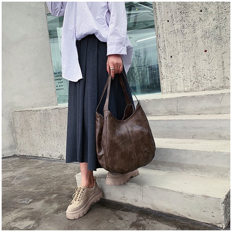 Le Chic de Rue - Sac à main bandoulière femme synthétique souple fermeture éclair poche téléphone – Image 16