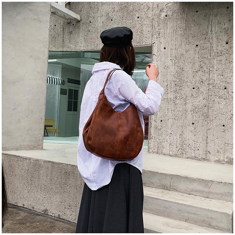 Le Chic de Rue - Sac à main bandoulière femme synthétique souple fermeture éclair poche téléphone – Image 14