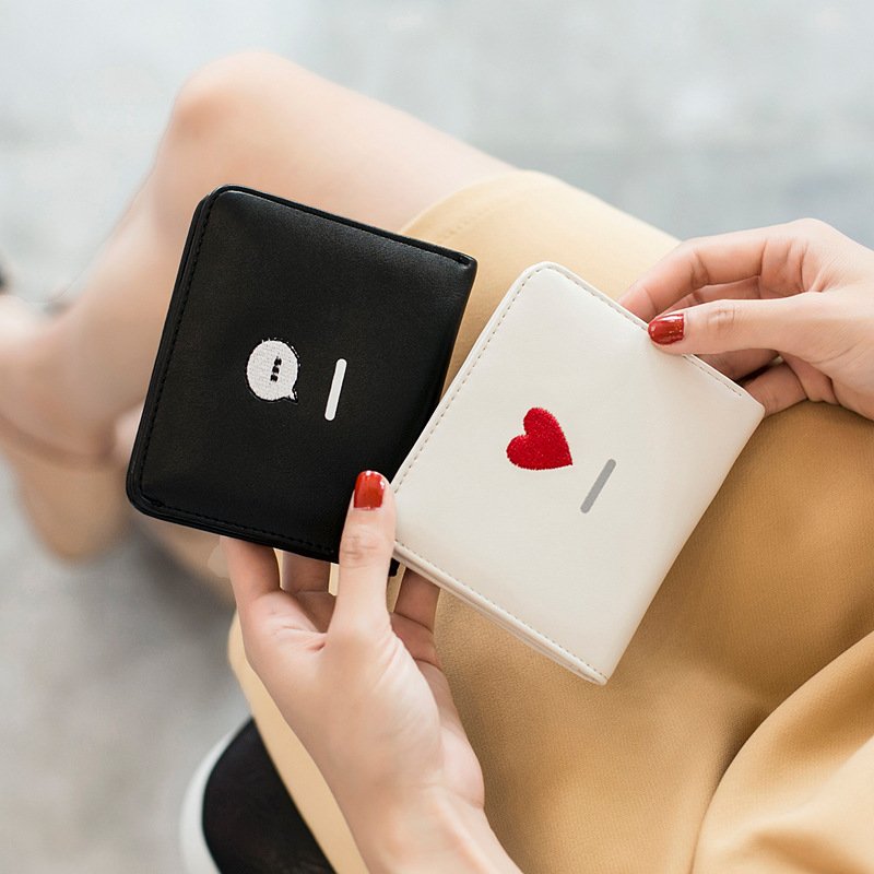 La Pochette Imprimée - Mini Portefeuille Femme Compact Pliant en PU Broderie Coréenne – Image 2